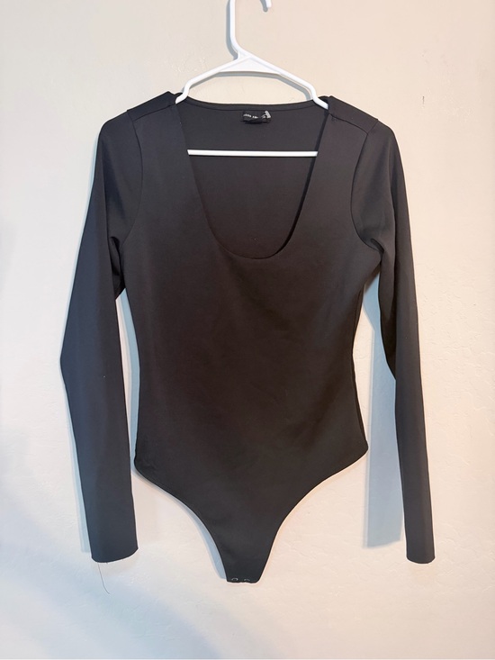 Good American Tops - Good American Black Long Sleeve Scoop Neck Bodysuit size medium